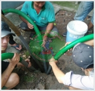 Thông cầu nghẹt bằng máy hút bụi hiệu quả