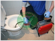Nhà vệ sinh bị nghẹt phải làm sao?