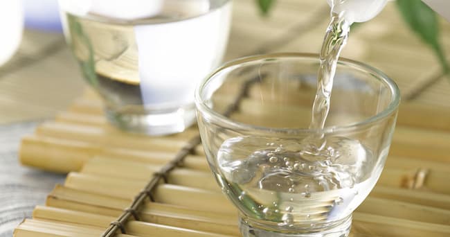 Sử dụng nước n&oacute;ng để khử m&ugrave;i h&ocirc;i ống tho&aacute;t nước hiệu quả