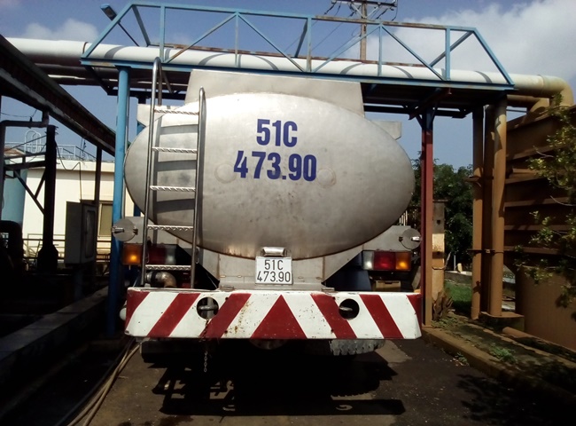 Dịch vụ cho thu&ecirc; xe bồn vận chuyển b&ugrave;n vi sinh Lộc Ph&aacute;t