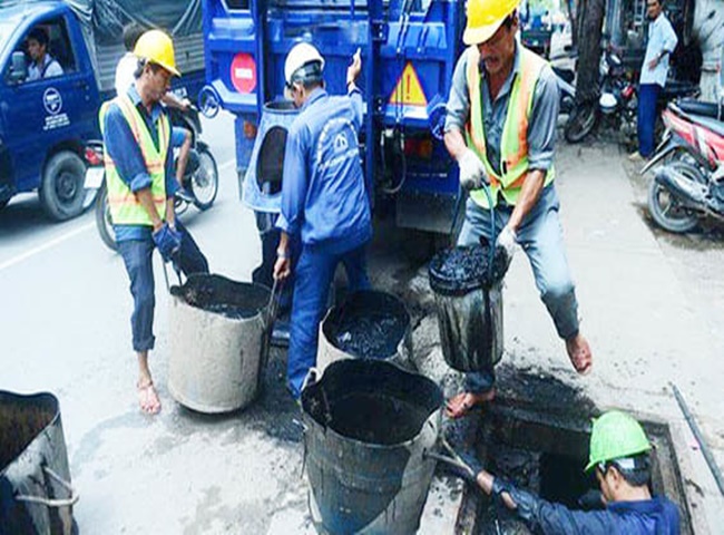 H&uacute;t hầm cầu gi&aacute; rẻ quận 5 c&oacute; đội ngũ nh&acirc;n vi&ecirc;n l&agrave;nh nghề