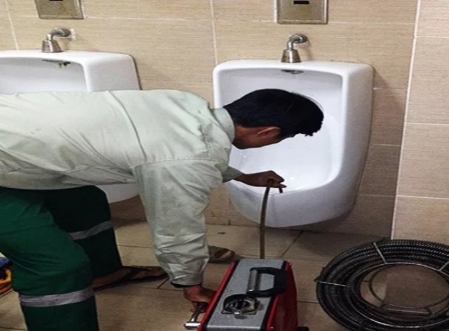 Dịch vụ sửa bồn cầu bị nghẹt phường Long B&igrave;nh quận 9 gi&aacute; rẻ