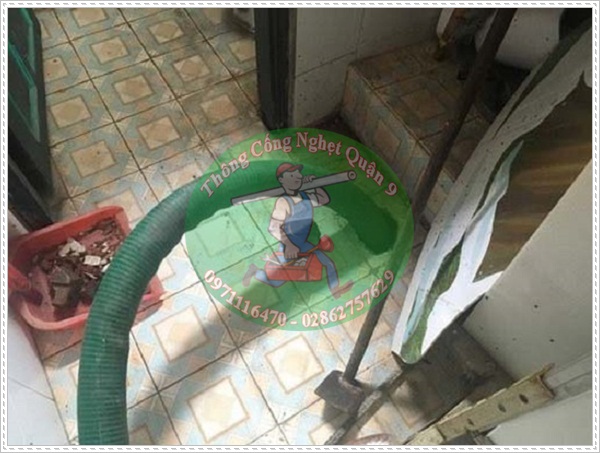 Bồn cầu tho&aacute;t nước chậm