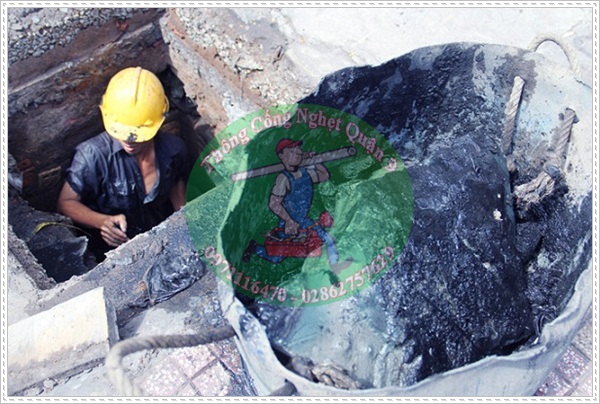 C&aacute;ch khử m&ugrave;i h&ocirc;i bốc l&ecirc;n từ cống nh&agrave; vệ sinh