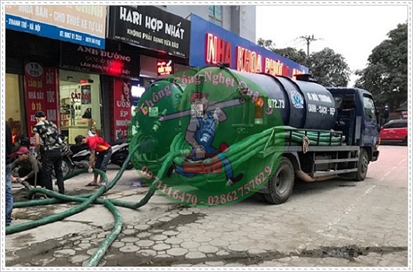 Th&ocirc;ng bồn cầu nghẹt bằng pit t&ocirc;ng cao su